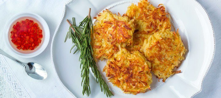 Krokante pastinaak rösti koekjes met chili-dip + video