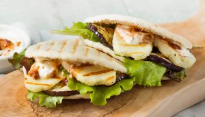 pita broodje halloumi