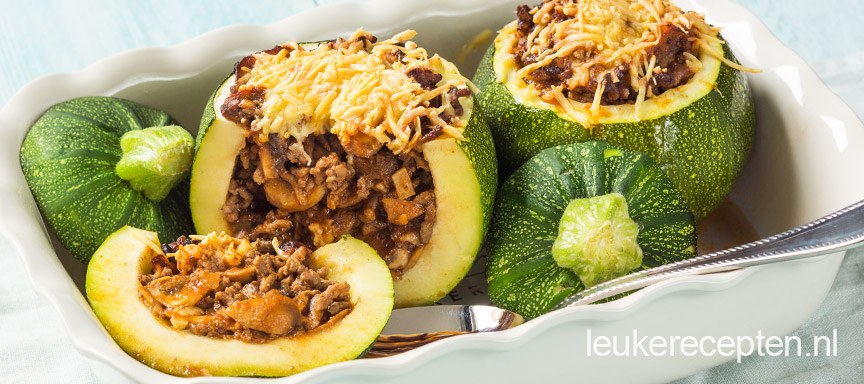 Light recept: gevulde courgettes met pittig gehakt