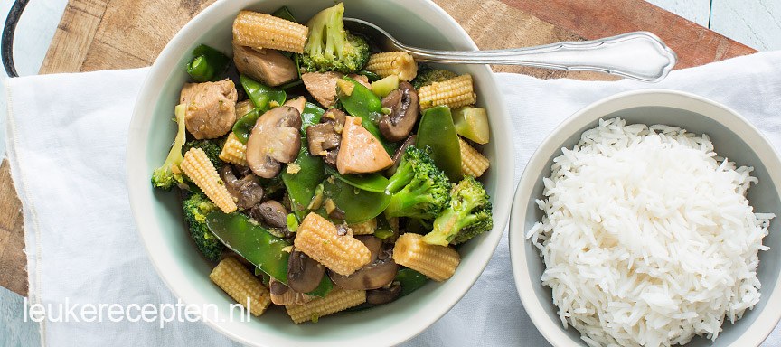Light recept: Roerbak groenten met kip en woksaus