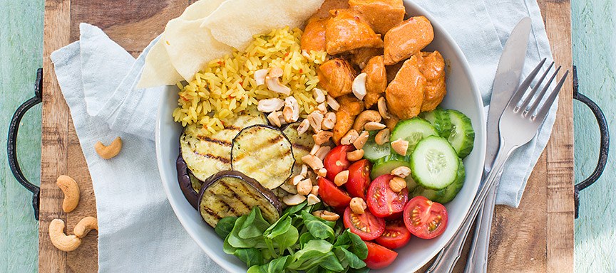 Kleurrijke kip tandoori bowl