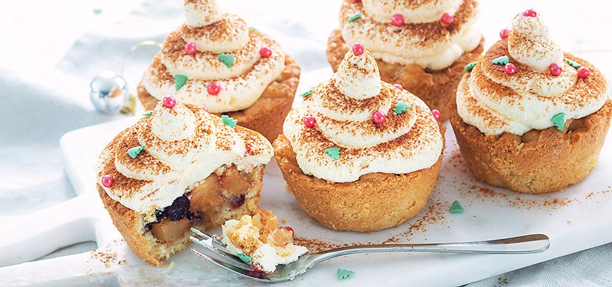 Mini Kerst appeltaartjes met cranberry en toefjes