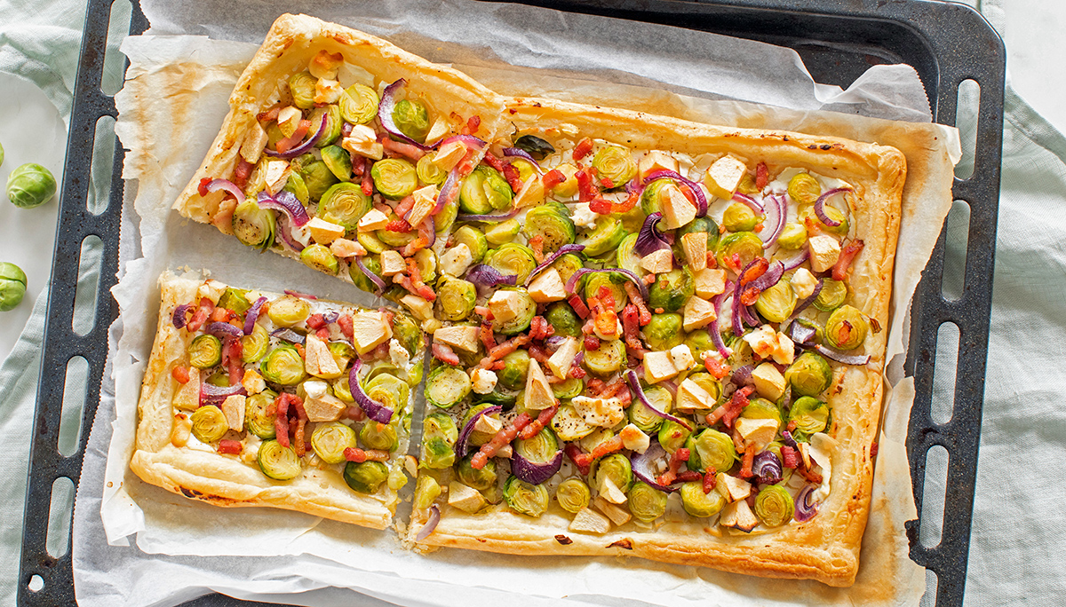 Plaattaart met spruitjes