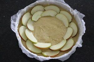 Boterkoek met appel en kaneel