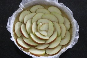 Boterkoek met appel en kaneel