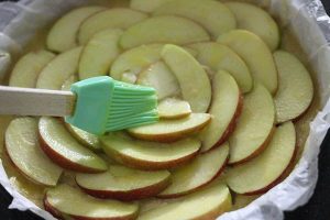 Boterkoek met appel en kaneel