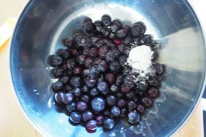 Gezonde crumble met blauwe bessen