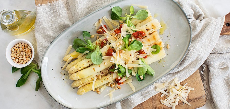 Gegrilde asperges met Parmezaanse kaas
