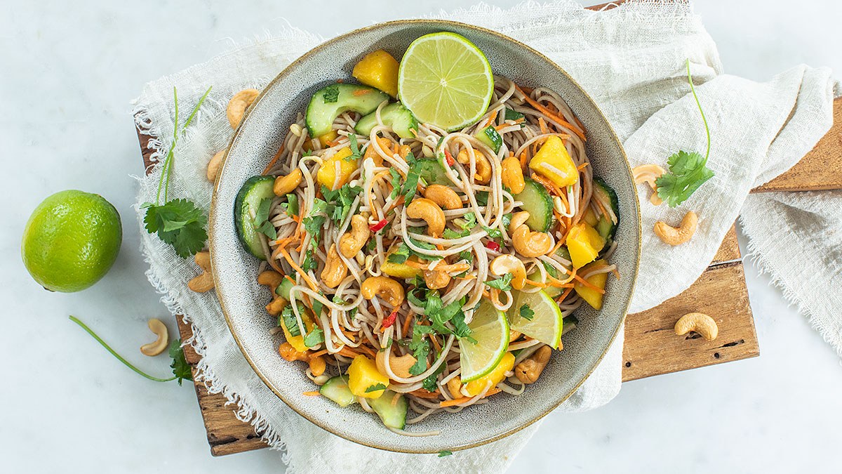 Thaise noedelsalade met mango