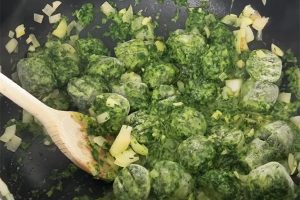 Orzo met spinazie en tomaatjes stap 2