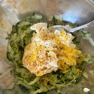 Raita recept frisse Indiase yoghurt dip stap 3