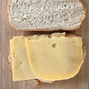 Croque madame met gebakken ei stap 1