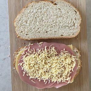 Croque madame met gebakken ei stap 2