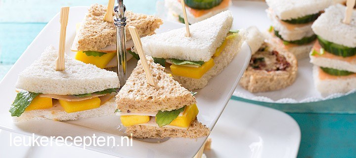 Mini sandwich met kip en mango