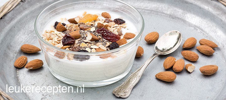 Yoghurt ontbijt  met noten