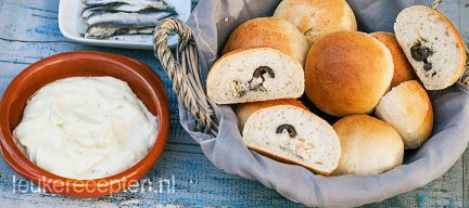 Broodjes met olijven en ansjovis