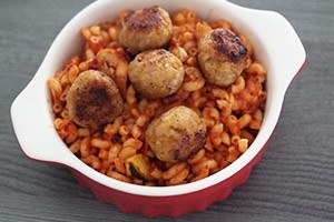macaroni with chicken balls 01