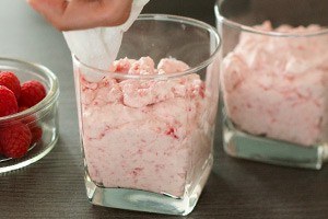 raspberry whipped cream mousse 01