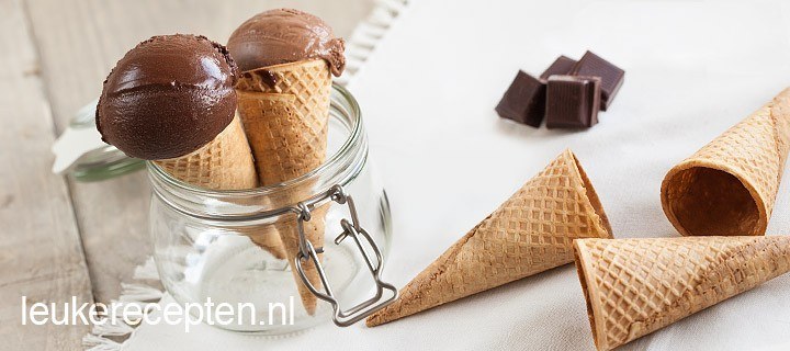 Twee soorten chocolade ijs