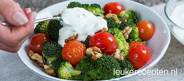 Broccoli met tomaat en muntsaus