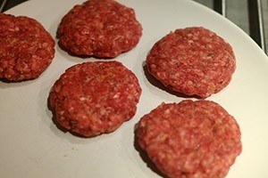 mini hamburgers met truffelmayonaise 01