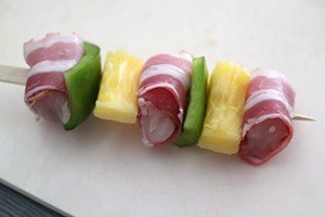 chicken skewer with pineapple 01