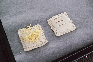 Mini cheese sandwiches 01