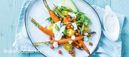 Salade geroosterde wortel en kikkererwten