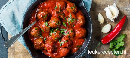 Albondigas - Spanish meatballs in tomato sauce