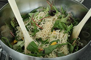 summer-noodle-salad-with-shrimp-mango-and-avocado-stap-3.jpg