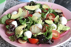 frisse-salade-met-gegrilde-kip-en-perzik-stap-4.jpg