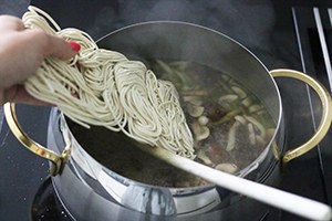 noodle soup_with_tempeh_04.jpg