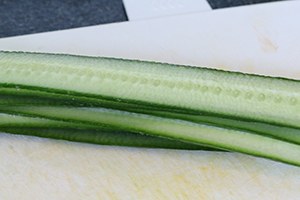 cucumber-rolls-with-salmon-stap-1.jpg