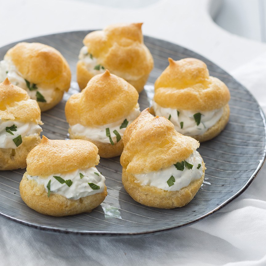 profiteroles-with-goat-cheese-mouse_v