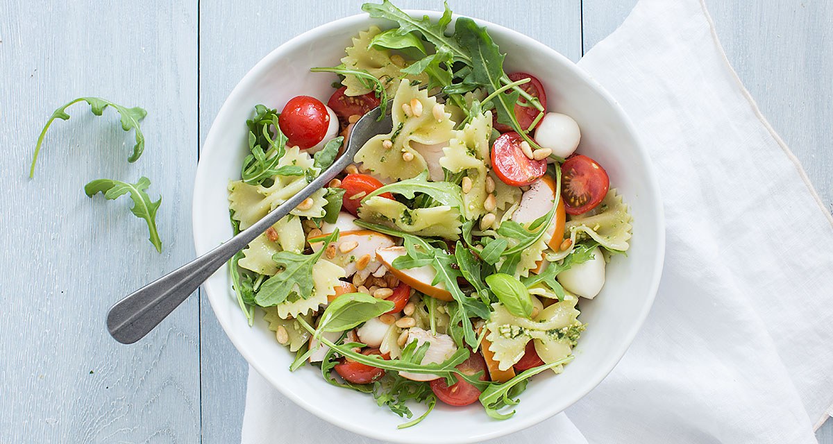 Duizeligheid Transplanteren geur Pasta pesto salade met kip - LeukeRecepten