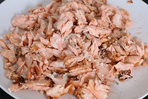 fresh-wraps-with-pulled-salmon-stap-2.jpg