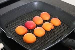 filled_apricots_02.jpg