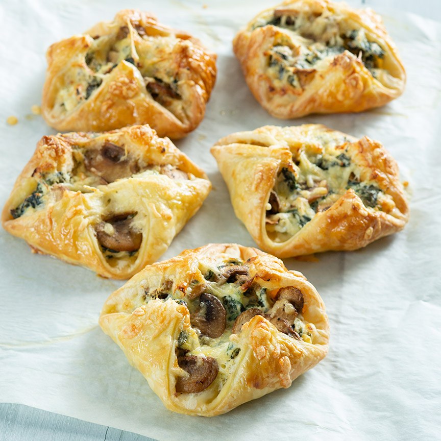 puff pastry snacks with spinach www.leukerecepten.nl