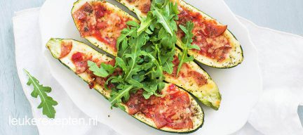 Stuffed zucchini with pizza topping