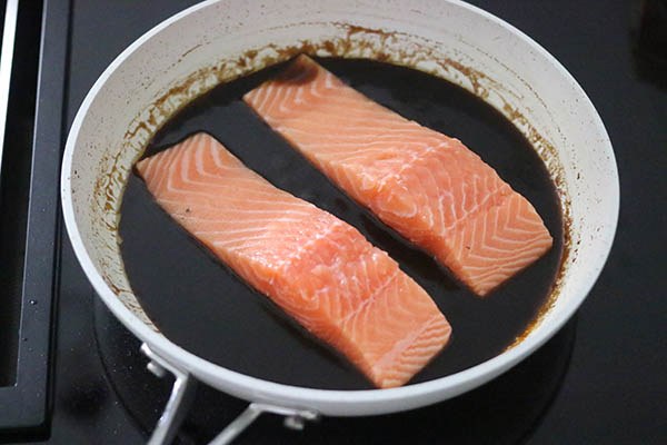 salmon_teriyaki_noodles_01.jpg