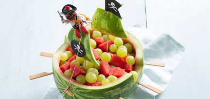 Hoe maak je een watermeloen piratenboot?