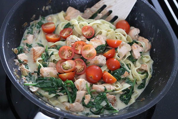 Pasta_with_salmon_spinach_06.jpg