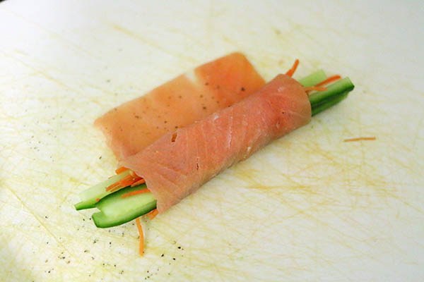 salmon rolls_02.jpg
