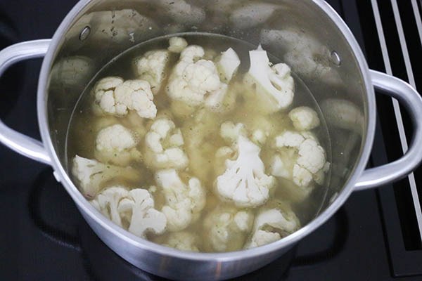 cauliflower soup_02.jpg