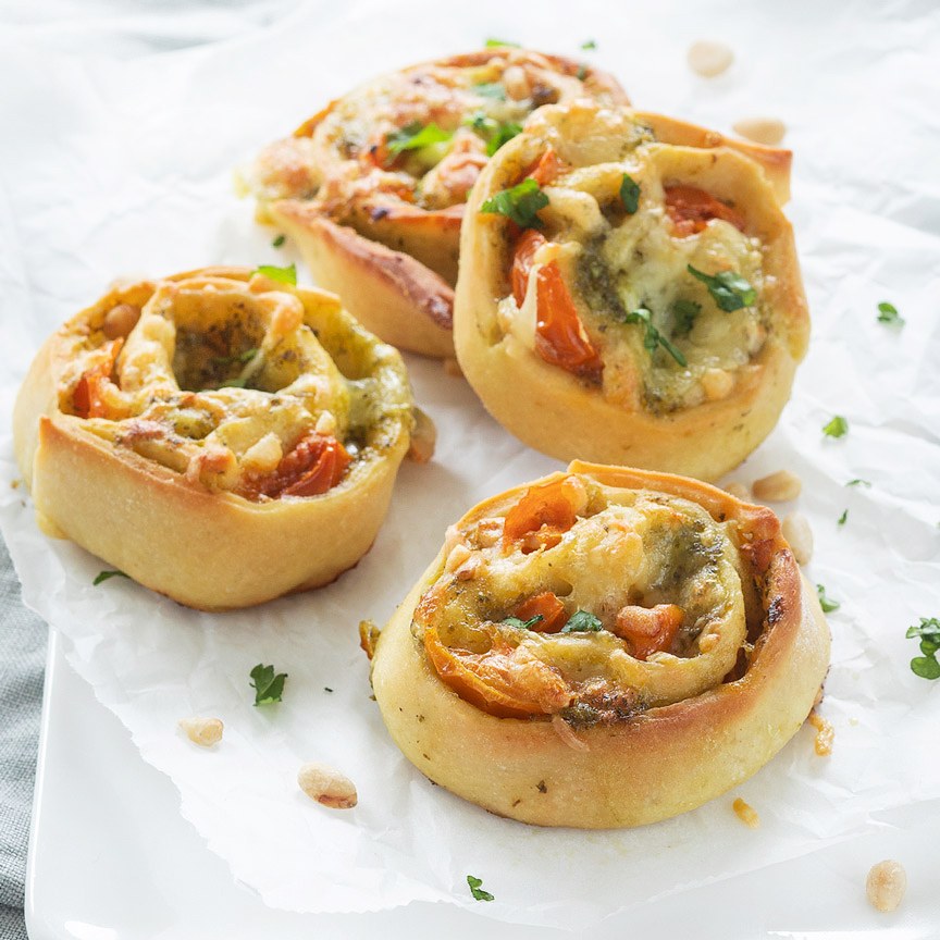 pizza-rolls-with-pesto