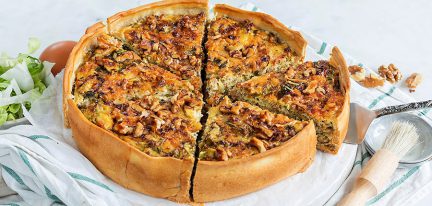 Endive pie with minced meat 