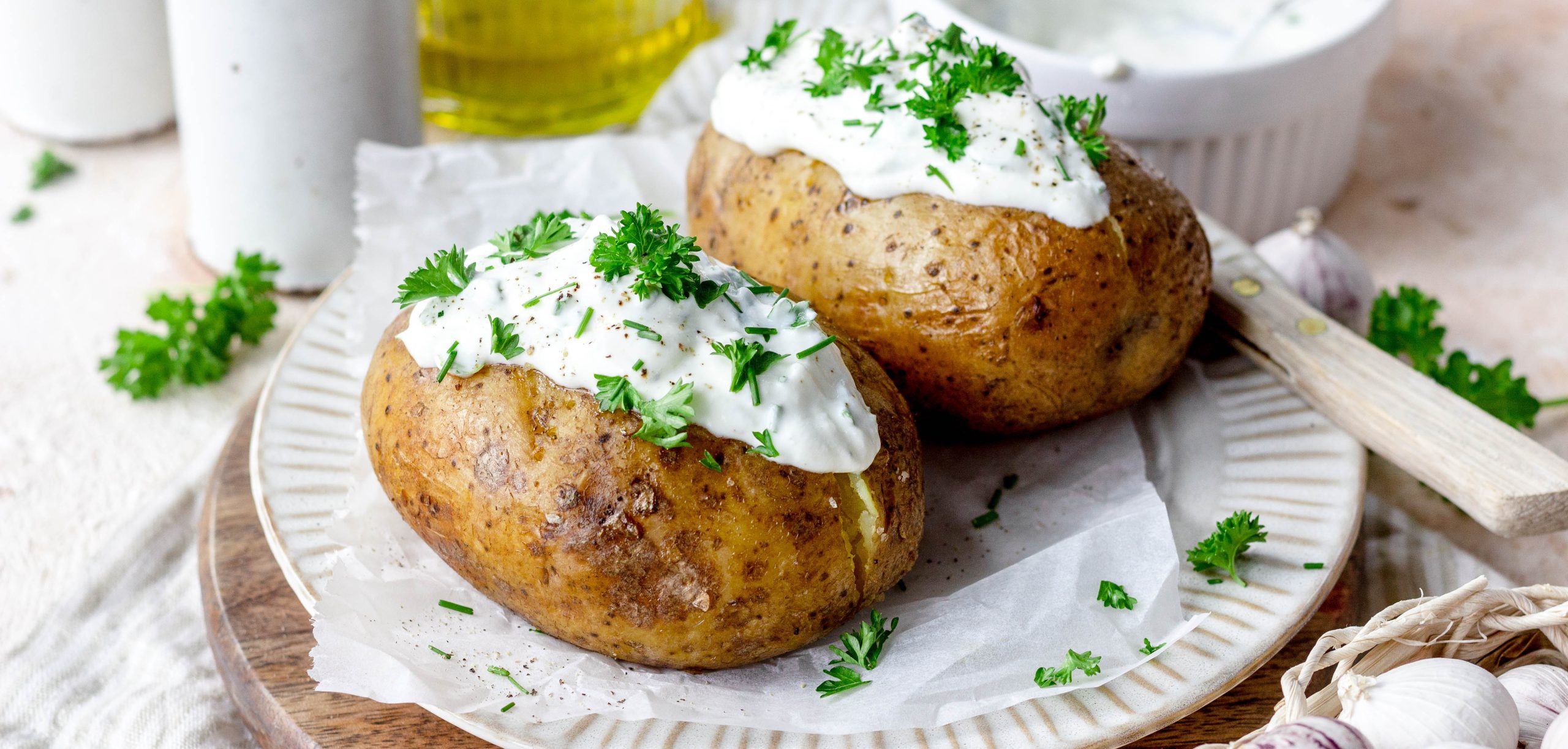 Gepofte aardappels met zure room