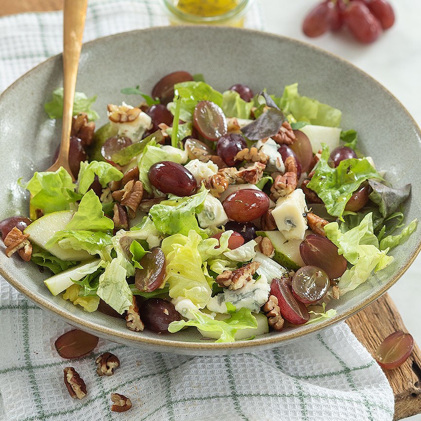 Salade met druiven en noten