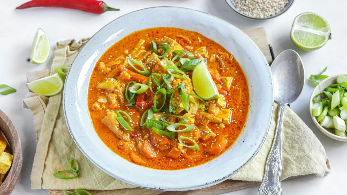 Thaise rode curry soep met noedels