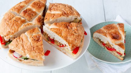 Turks brood sandwich met falafel